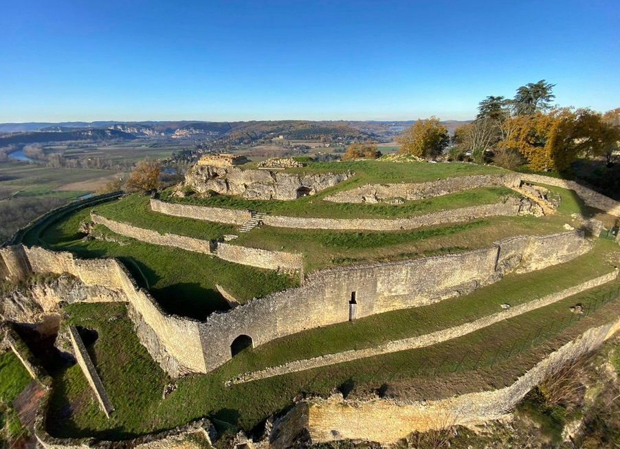 Domme ASBDR, Association pour la Sauvegarde de la Bastide de Domme et de ses Remparts, bienvenue sur le site de l'ASBDR, Association pour la Sauvegarde de la Bastide de Domme et de ses Remparts qui sauvegarde et protège le patrimoine historique dommois, notamment le château du Roy